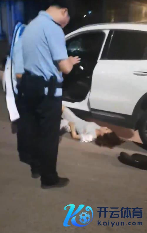 男人凌晨聽到呼救發現一女子被勒昏 勇敢市民拍視頻嚇退歹徒